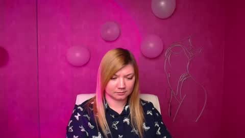 Snapshot of molly_moree chatting on 02.18.25 Molly online show from 02.18.25
