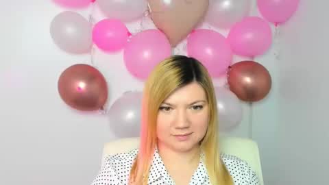 Snapshot of molly_moree chatting on 02.19.25 Molly online show from 02.19.25