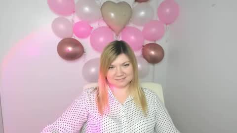 Snapshot of molly_moree chatting on 02.20.25 Molly online show from 02.20.25
