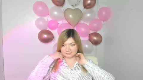 Snapshot of molly_moree chatting on 02.20.25 Molly online show from 02.20.25