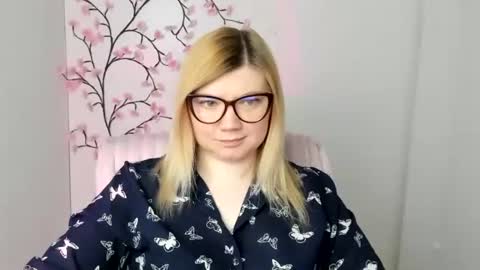 Molly online show from 04.28.26