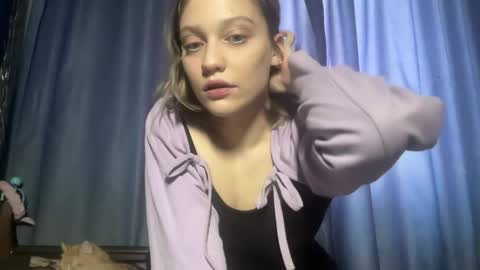 Snapshot of molly_poly chatting on 11.11.25 molly_poly online show from 11.11.25