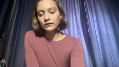 Snapshot of molly_poly chatting on 11.13.25 molly_poly online show from 11.13.25