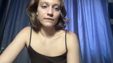 Snapshot of molly_poly chatting on 11.22.25 molly_poly online show from 11.22.25