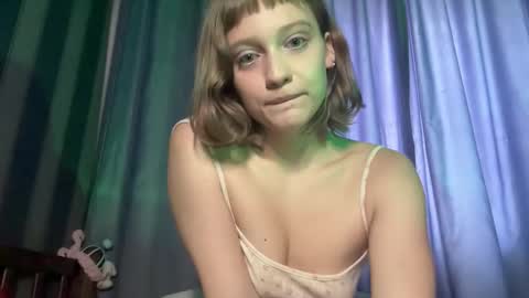 Snapshot of molly_poly chatting on 11.23.25 molly_poly online show from 11.23.25