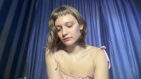 Snapshot of molly_poly chatting on 12.01.25 molly_poly online show from 12.01.25