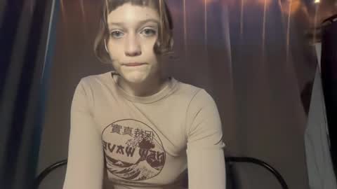 Snapshot of molly_poly chatting on 04.12.26 molly_poly online show from 04.12.26