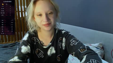 Snapshot of molly_smolly_ chatting on 01.10.25 lo online show from 01.10.25