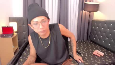 Snapshot of molly_snow11 chatting on 12.22.25 molly online show from 12.22.25