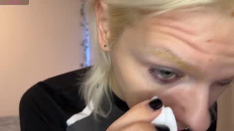 Snapshot of mollychloe chatting on 11.22.25 mollychloe online show from 11.22.25