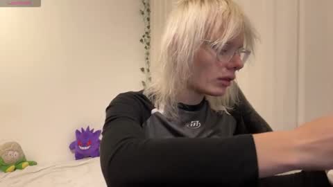 Snapshot of mollychloe chatting on 12.16.25 mollychloe online show from 12.16.25