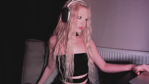 Snapshot of mollycodle chatting on 01.26.25 Goddess Katherine online show from 01.26.25