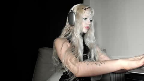 Snapshot of mollycodle chatting on 01.27.25 Goddess Katherine online show from 01.27.25