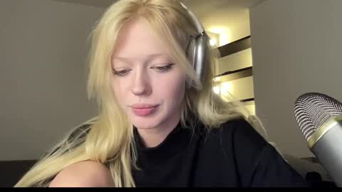 Snapshot of mollycodle chatting on 11.07.25 Goddess Katherine online show from 11.07.25