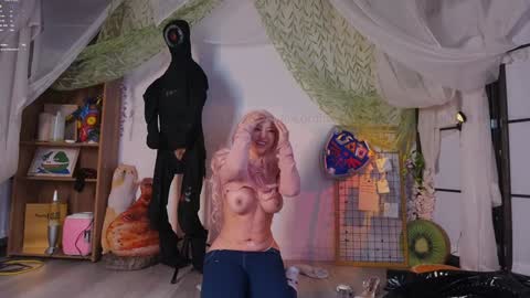 Snapshot of mollyflwers chatting on 02.25.26 mollychan online show from 02.25.26