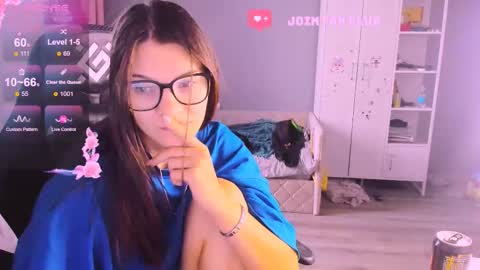 Snapshot of mollylollipop20 chatting on 10.30.25 KIRA online show from 10.30.25