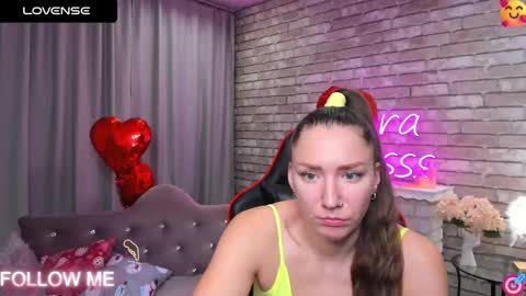 hi im Molly heregreat boobs big heart  warm pussy  online show from 02.19.25