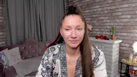 hi im Molly heregreat boobs big heart  warm pussy  online show from 04.25.26