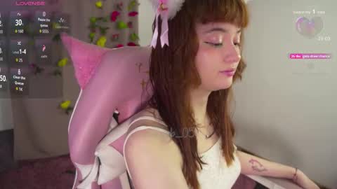 Snapshot of mollysb_05 chatting on 10.22.25 mollysb_05 online show from 10.22.25