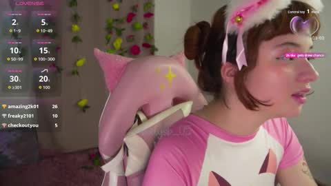 Snapshot of mollysb_05 chatting on 10.26.25 mollysb_05 online show from 10.26.25