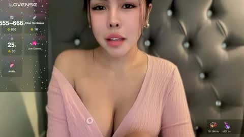 Snapshot of mollysky_smith chatting on 10.28.25 molly online show from 10.28.25