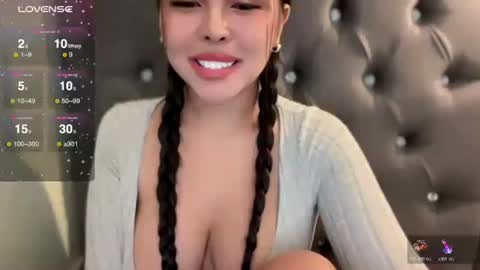 Snapshot of mollysky_smith chatting on 10.31.25 molly online show from 10.31.25