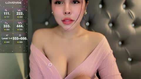 Snapshot of mollysky_smith chatting on 11.05.25 molly online show from 11.05.25