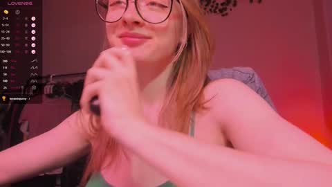 Snapshot of mollytucker chatting on 10.26.25 mollytucker online show from 10.26.25