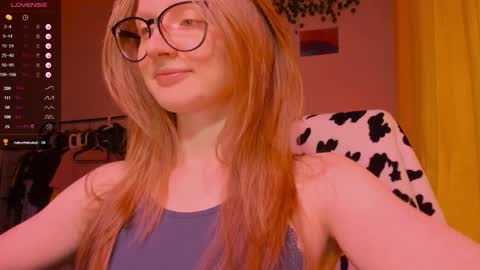 Snapshot of mollytucker chatting on 12.14.25 mollytucker online show from 12.14.25