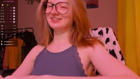 Snapshot of mollytucker chatting on 12.21.25 mollytucker online show from 12.21.25