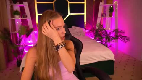 Snapshot of mollyymayy chatting on 12.05.25 mollyymayy online show from 12.05.25