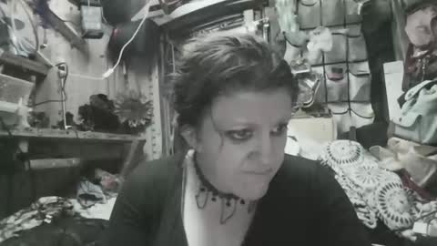 Snapshot of molotovfoxtail chatting on 03.20.26 Molotovfoxtail online show from 03.20.26