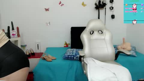 Snapshot of mom_17 chatting on 12.18.25 Celeste online show from 12.18.25