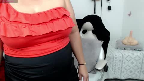 Snapshot of mom_17 chatting on 12.21.25 Celeste online show from 12.21.25