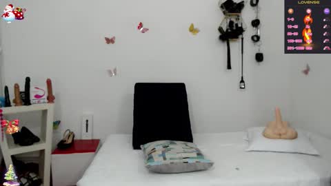 Snapshot of mom_17 chatting on 01.06.26 Celeste online show from 01.06.26