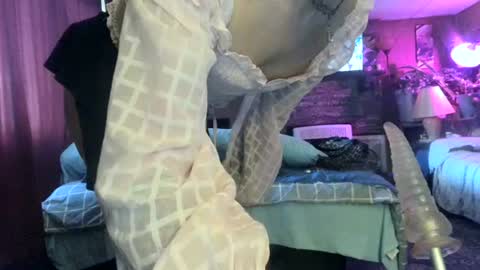 Snapshot of mommamadesissy chatting on 02.28.25 Bink online show from 02.28.25