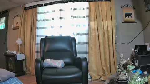 Snapshot of mommamadesissy chatting on 10.03.25 Bink online show from 10.03.25