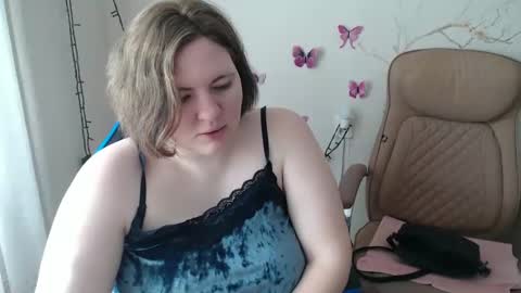 Snapshot of mommy99x chatting on 03.06.25 Mommy99X online show from 03.06.25