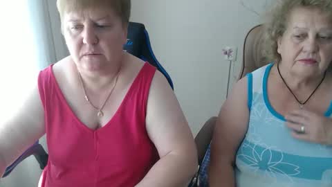 Snapshot of mommy99x chatting on 09.22.25 Mommy99X online show from 09.22.25