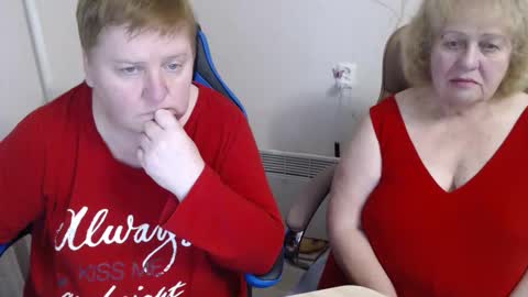 Snapshot of mommy99x chatting on 12.01.25 Mommy99X online show from 12.01.25