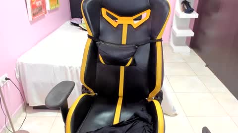 Snapshot of mommy_whore_slut chatting on 12.25.24 call me slut online show from 12.25.24