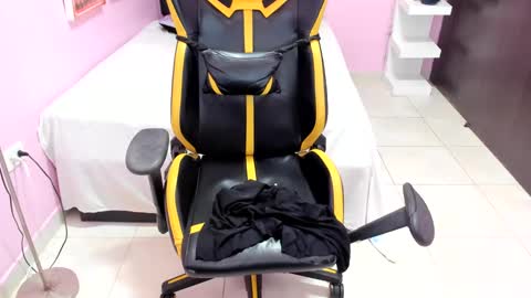 Snapshot of mommy_whore_slut chatting on 12.28.24 call me slut online show from 12.28.24