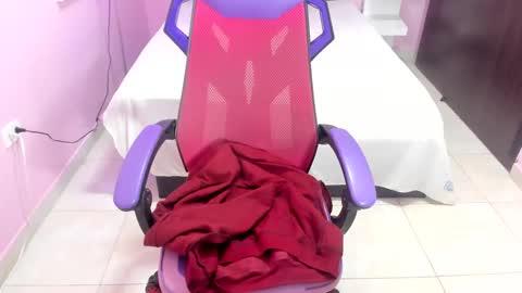 Snapshot of mommy_whore_slut chatting on 02.19.25 call me slut online show from 02.19.25