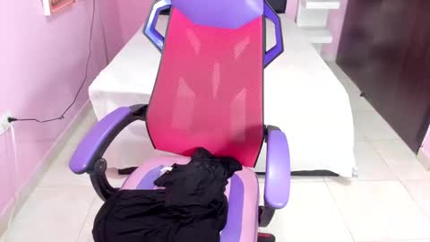 Snapshot of mommy_whore_slut chatting on 03.12.25 call me slut online show from 03.12.25