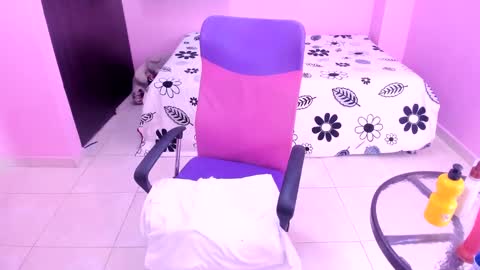 Snapshot of mommy_whore_slut chatting on 09.11.25 call me slut online show from 09.11.25