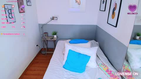 Daphne  online show from 01.23.25