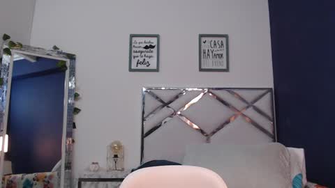 Daphne  online show from 02.19.25