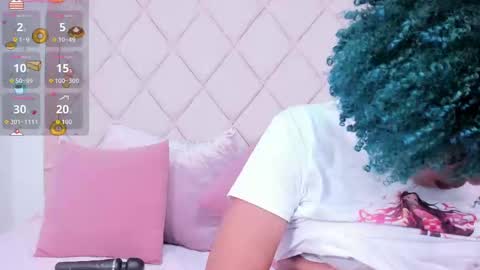 Snapshot of momo_ayasse chatting on 09.25.25 Momo online show from 09.25.25