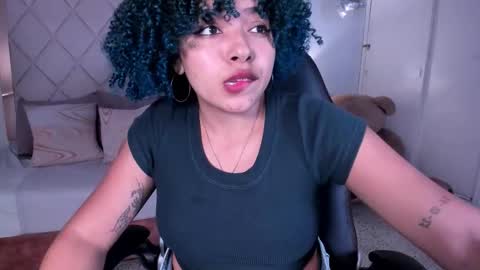 Snapshot of momo_ayasse chatting on 11.24.25 Momo online show from 11.24.25