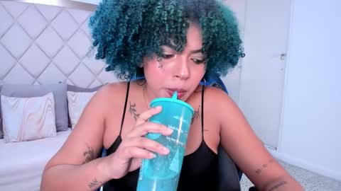 Snapshot of momo_ayasse chatting on 11.25.25 Momo online show from 11.25.25